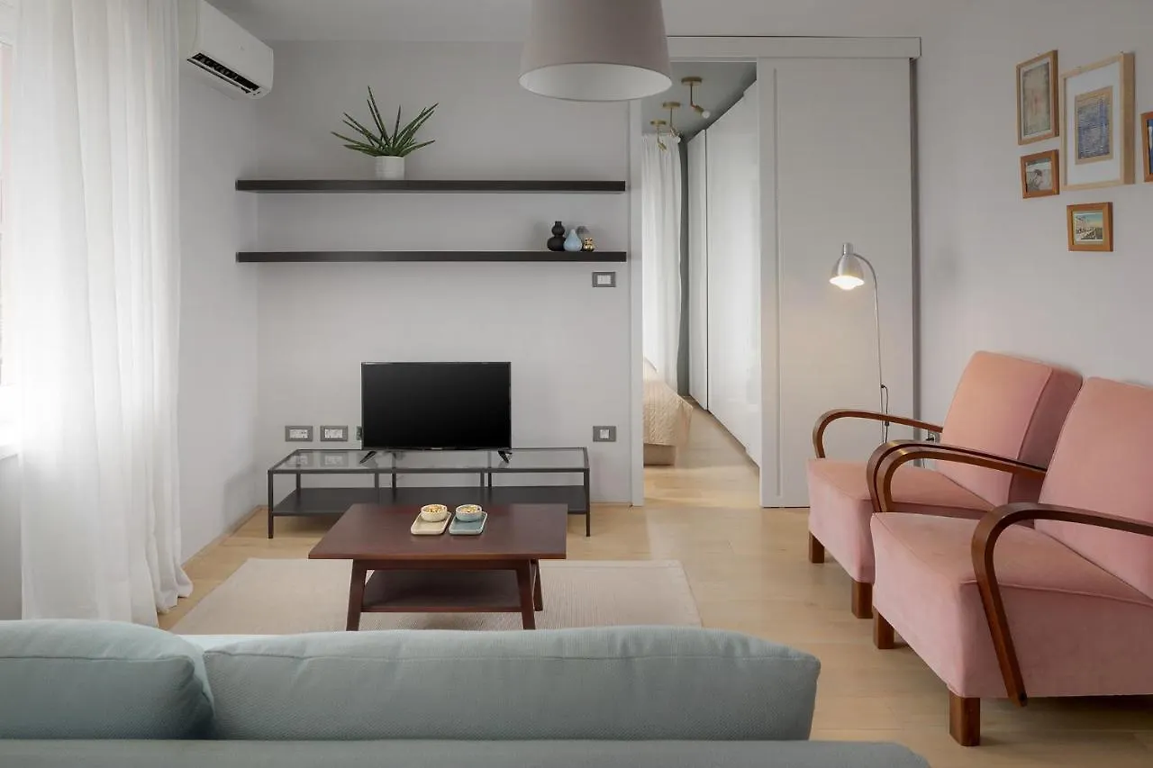 Elegant, Cosy And Quiet, Just 1 Min To Amphiteatre Apartment Pula 0*,  Croatia